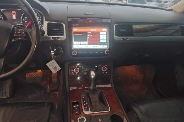 Used Volkswagen Touareg 2011 3.0 TSI Standard Version Audio And AC Panel