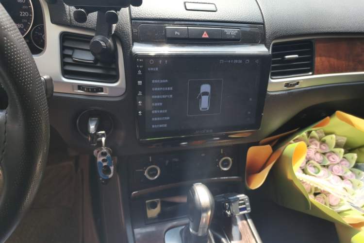 Used Volkswagen Touareg 2011 3.0 TSI Standard Version Audio And AC Panel