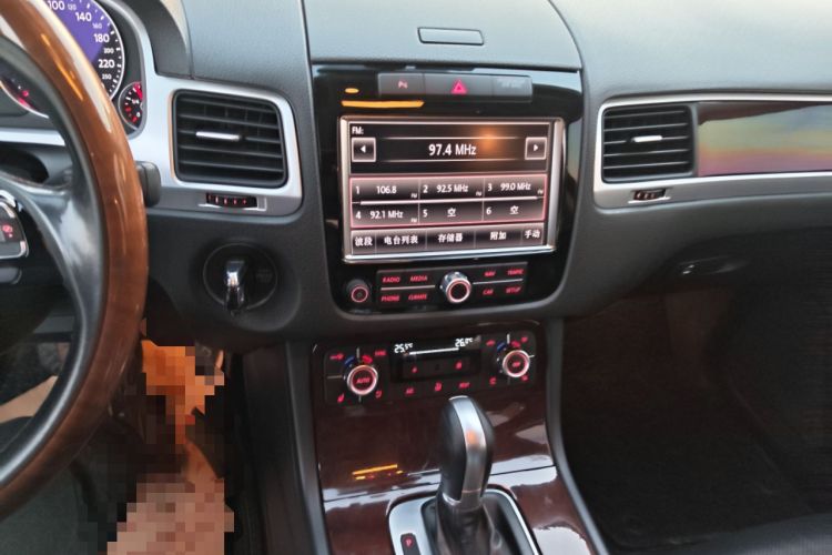 Used Volkswagen Touareg 2011 3.0 TSI Comfort Version Audio And AC Panel