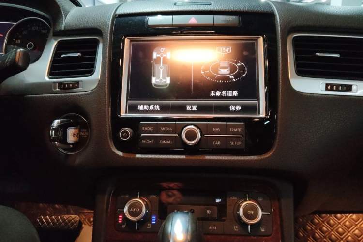 Used Volkswagen Touareg 2011 3.0 TSI Comfort Version Audio And AC Panel