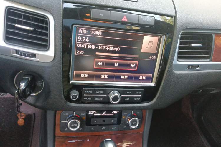Used Volkswagen Touareg 2011 3.0 TSI Comfort Version Audio And AC Panel