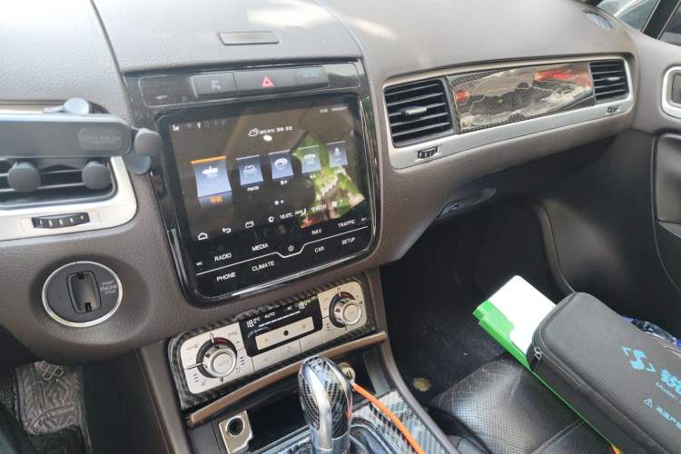 Used Volkswagen Touareg 2011 3.0 TSI High-End Version Audio And AC Panel