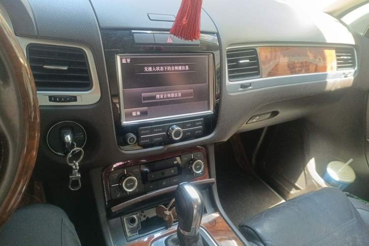 Used Volkswagen Touareg 2011 3.0 TSI Comfort Version Audio And AC Panel