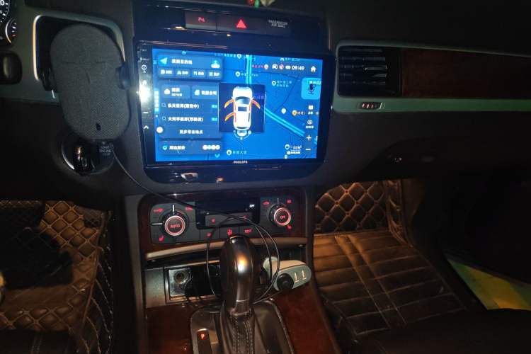 Used Volkswagen Touareg 2011 3.0 TSI Comfort Version Audio And AC Panel
