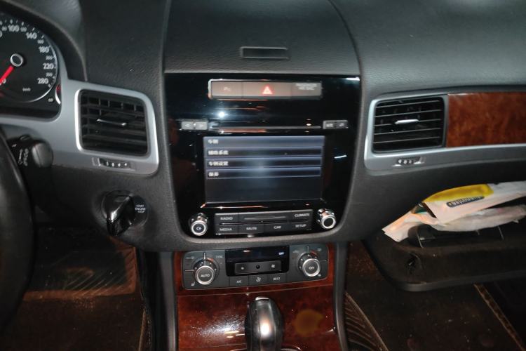 Used Volkswagen Touareg 2011 3.0 TSI Standard Version Audio And AC Panel
