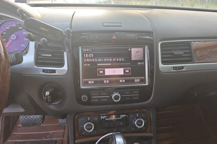 Used Volkswagen Touareg 2011 3.0 TSI Luxury Edition Audio And AC Panel