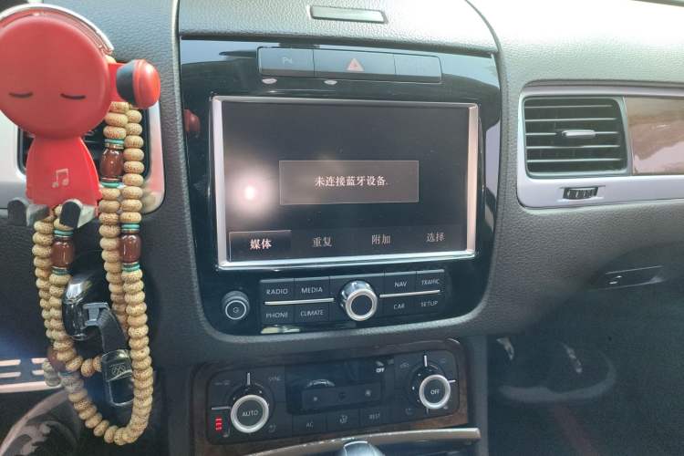 Used Volkswagen Touareg 2011 3.0 TSI Comfort Version Audio And AC Panel