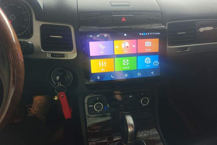 Used Volkswagen Touareg 2011 3.0 TSI Comfort Version Audio And AC Panel