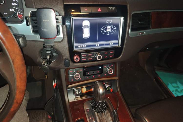 Used Volkswagen Touareg 2011 3.0 TSI Comfort Version Audio And AC Panel