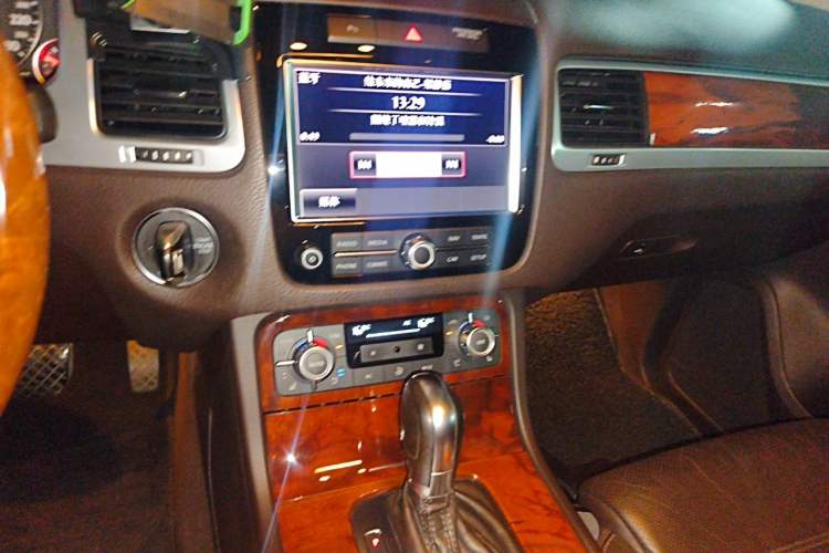 Used Volkswagen Touareg 2011 3.0 TSI Comfort Version Audio And AC Panel