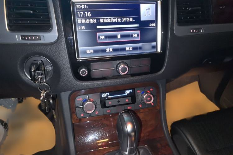 Used Volkswagen Touareg 2011 3.0 TSI Comfort Version Audio And AC Panel