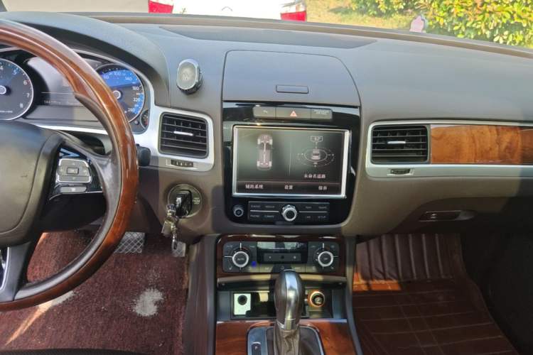 Used Volkswagen Touareg 2011 3.0 TSI Comfort Version Audio And AC Panel