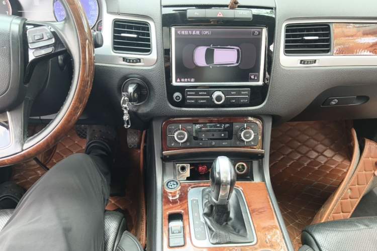 Used Volkswagen Touareg 2011 3.0 TSI Comfort Version Audio And AC Panel