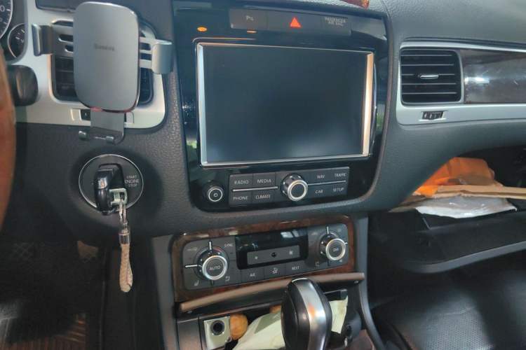 Used Volkswagen Touareg 2011 3.0 TSI Comfort Version Audio And AC Panel