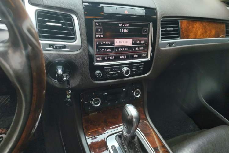 Used Volkswagen Touareg 2011 3.0 TSI Comfort Version Audio And AC Panel
