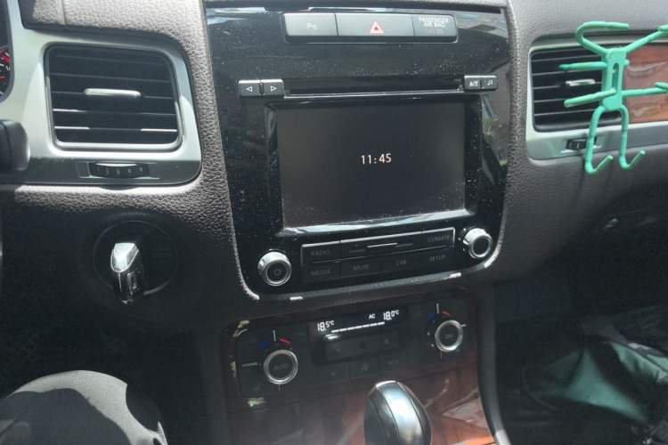 Used Volkswagen Touareg 2011 3.0 TSI Standard Version Audio And AC Panel