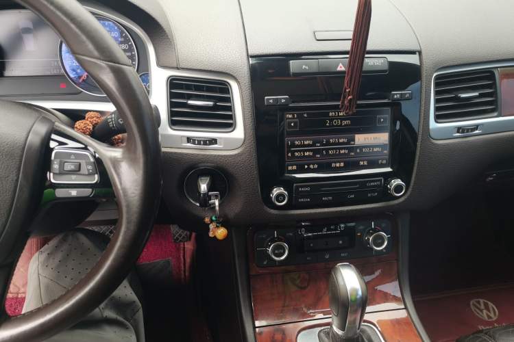Used Volkswagen Touareg 2011 3.0 TSI Standard Version Audio And AC Panel