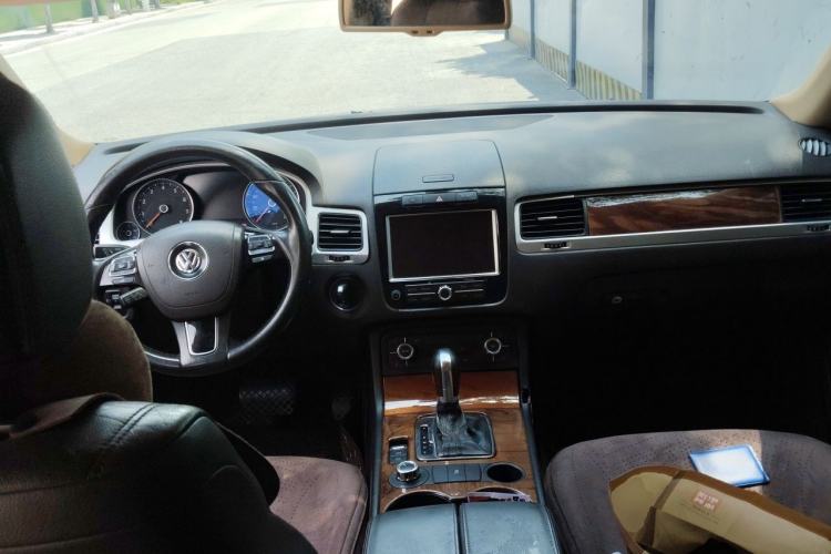 Used Volkswagen Touareg 2011 3.0 TSI Standard Version Center Console