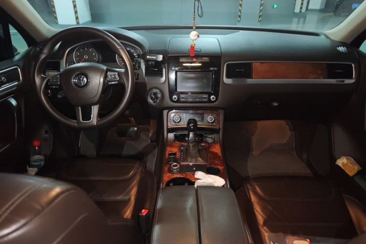 Used Volkswagen Touareg 2011 3.0 TSI Standard Version Center Console