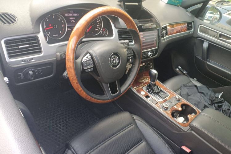 Used Volkswagen Touareg 2011 3.0 TDI Diesel Luxury Model Center Console