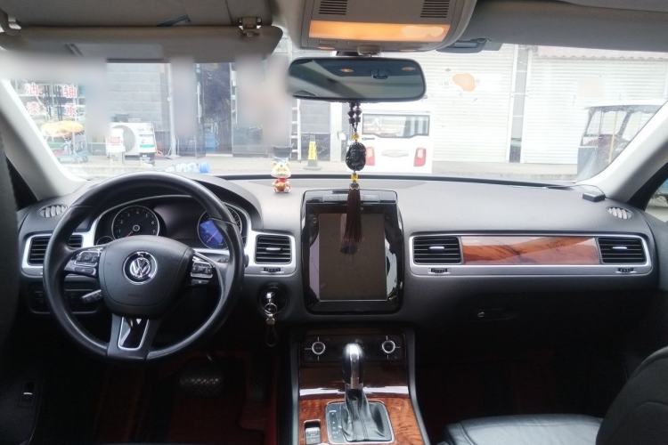 Used Volkswagen Touareg 2011 3.0 TSI Standard Version Center Console