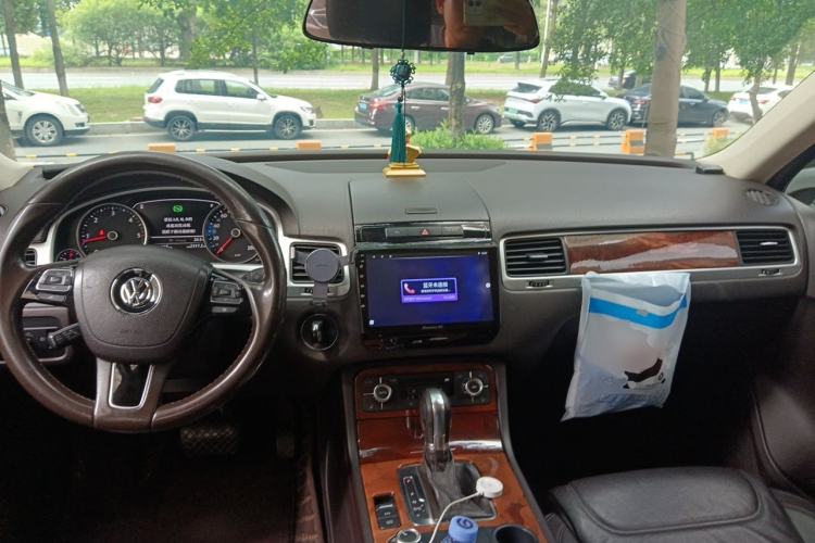 Used Volkswagen Touareg 2011 3.0 TDI Diesel Standard Version Center Console