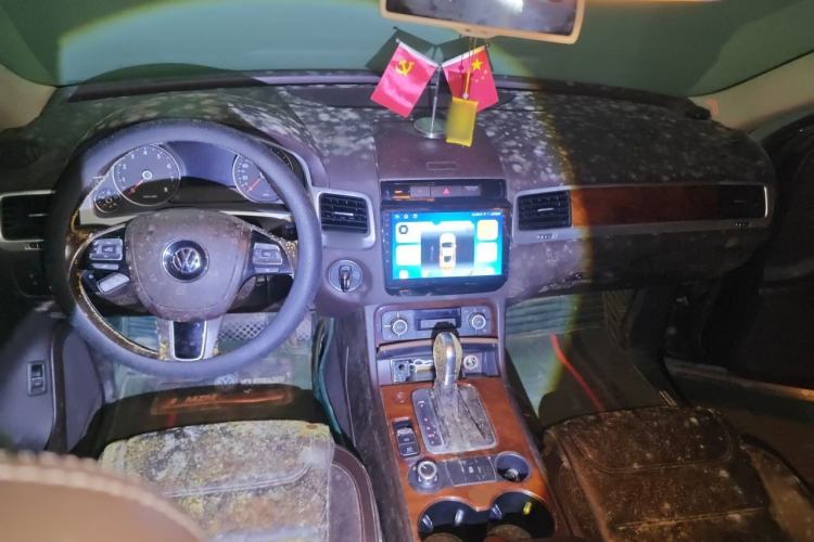 Used Volkswagen Touareg 2011 3.0 TSI Standard Version Center Console