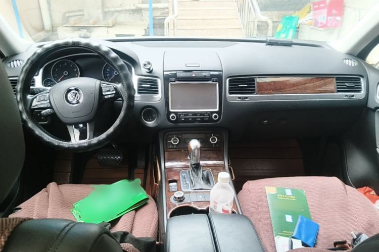 Used Volkswagen Touareg 2011 3.0 TSI Standard Version Center Console