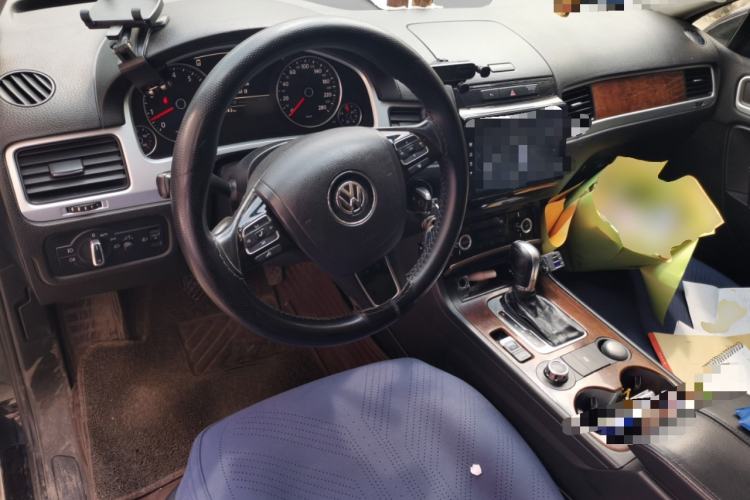 Used Volkswagen Touareg 2011 3.0 TSI Standard Version Center Console