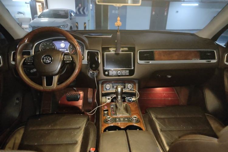 Used Volkswagen Touareg 2011 3.0 TSI Luxury Edition Center Console