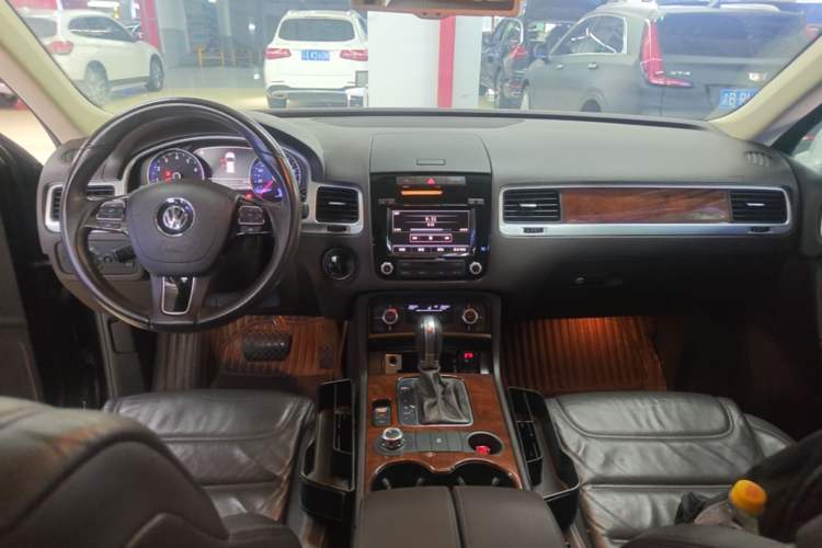Used Volkswagen Touareg 2011 3.0 TSI Standard Version Center Console