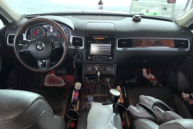 Used Volkswagen Touareg 2011 3.0 TSI Comfort Version Center Console