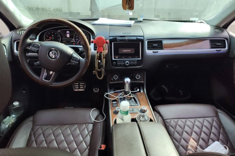 Used Volkswagen Touareg 2011 3.0 TSI Comfort Version Center Console