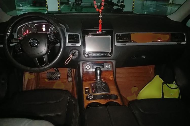 Used Volkswagen Touareg 2011 3.0 TSI Standard Version Center Console