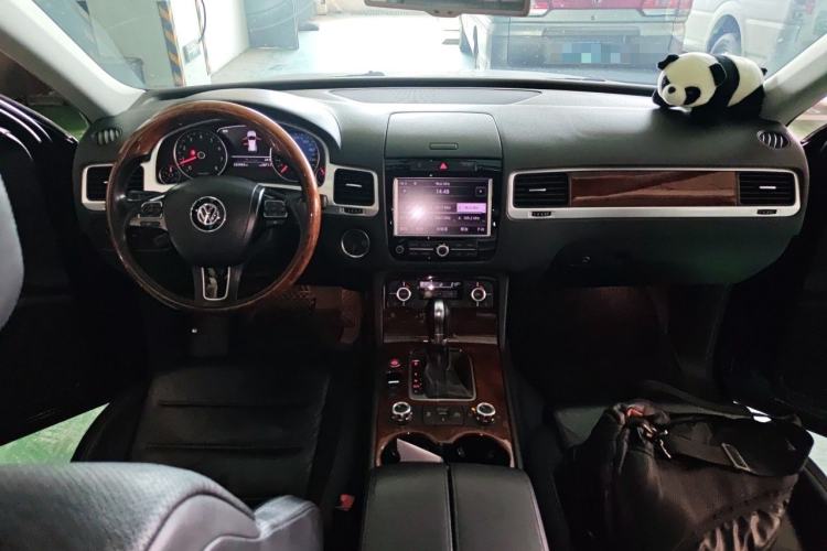 Used Volkswagen Touareg 2011 3.0 TSI High-End Version Center Console