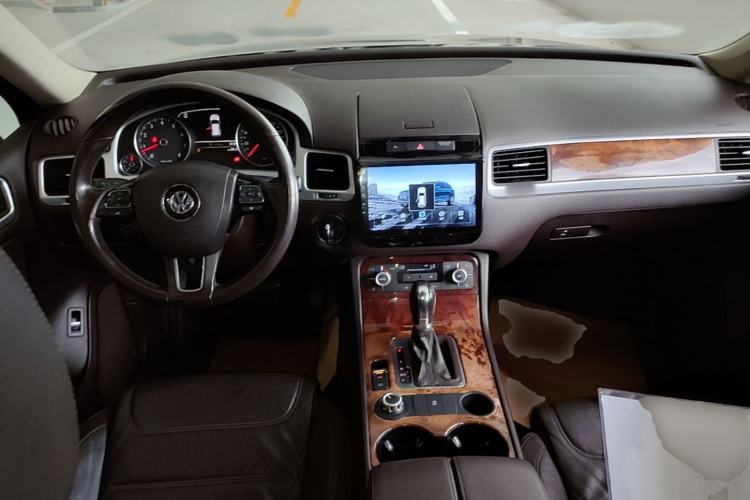 Used Volkswagen Touareg 2011 3.0 TSI Standard Version Center Console