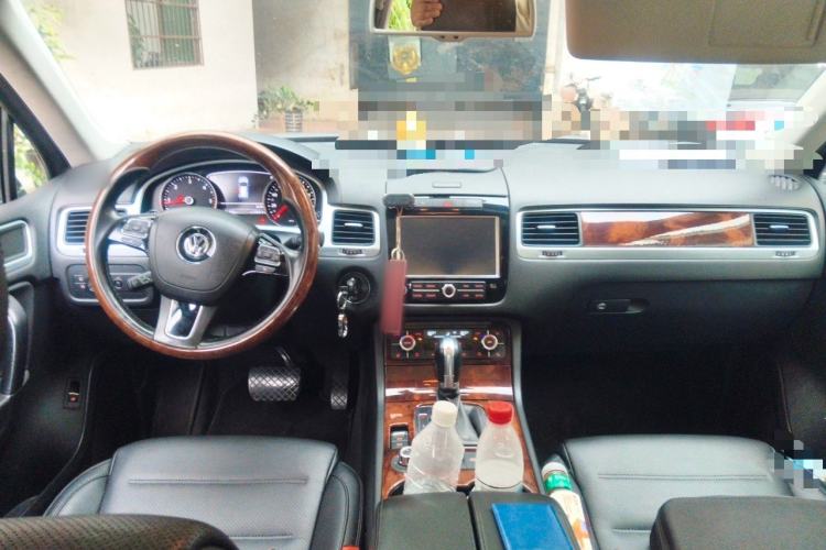Used Volkswagen Touareg 2011 3.0 TDI Diesel Comfort Version Center Console
