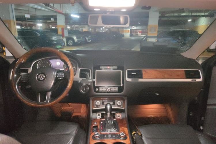 Used Volkswagen Touareg 2011 3.0 TSI High-End Version Center Console