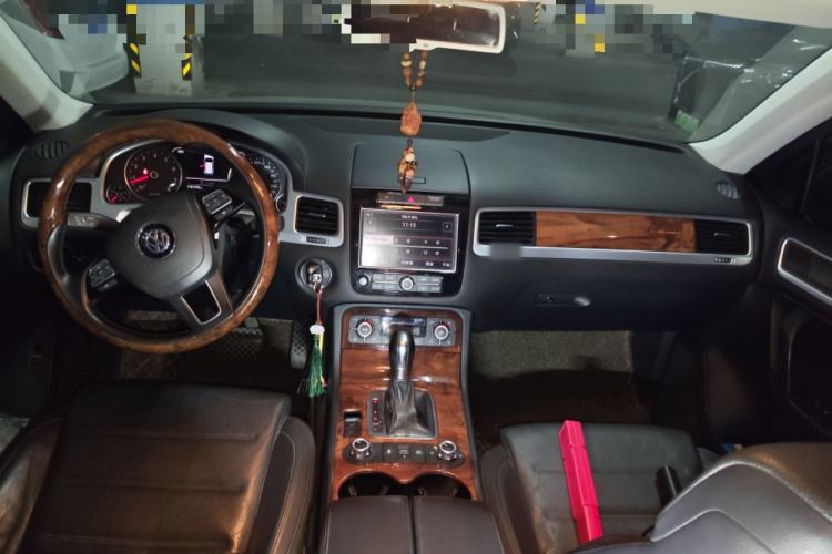 Used Volkswagen Touareg 2011 3.0 TSI Comfort Version Center Console
