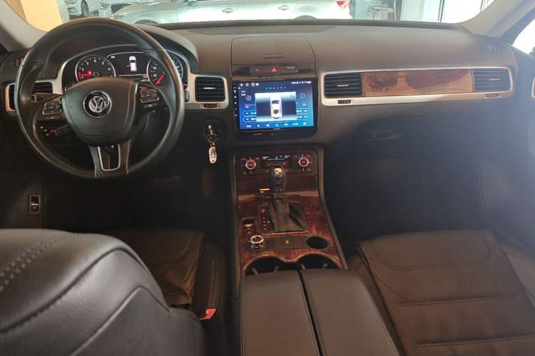 Used Volkswagen Touareg 2011 3.0 TSI Standard Version Center Console