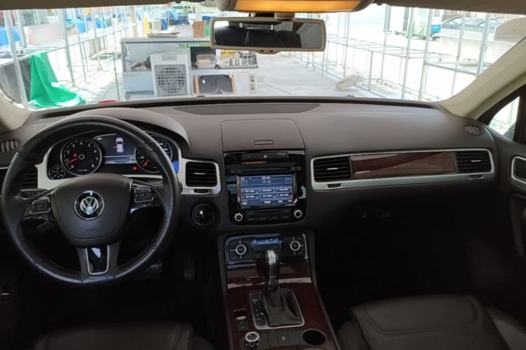 Used Volkswagen Touareg 2011 3.0 TSI Standard Version Center Console