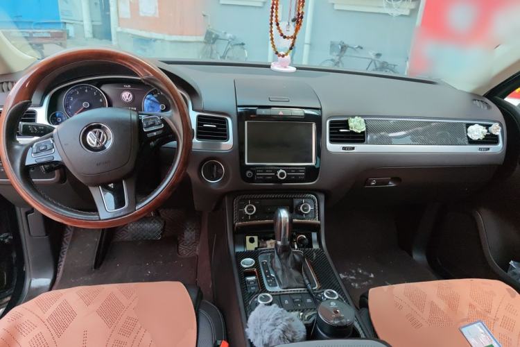 Used Volkswagen Touareg 2011 3.0 TSI High-End Version Center Console