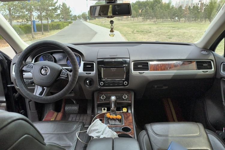 Used Volkswagen Touareg 2011 3.0 TSI Standard Version Center Console