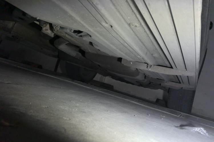 Used Volkswagen Touareg 2011 3.0 TDI Diesel Standard Version Chassis Front Left