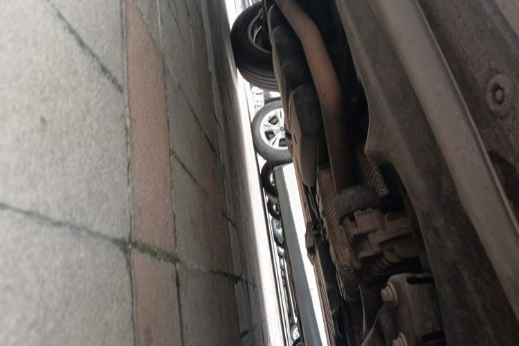 Used Volkswagen Touareg 2011 3.0 TDI Diesel Standard Version Chassis Front Right