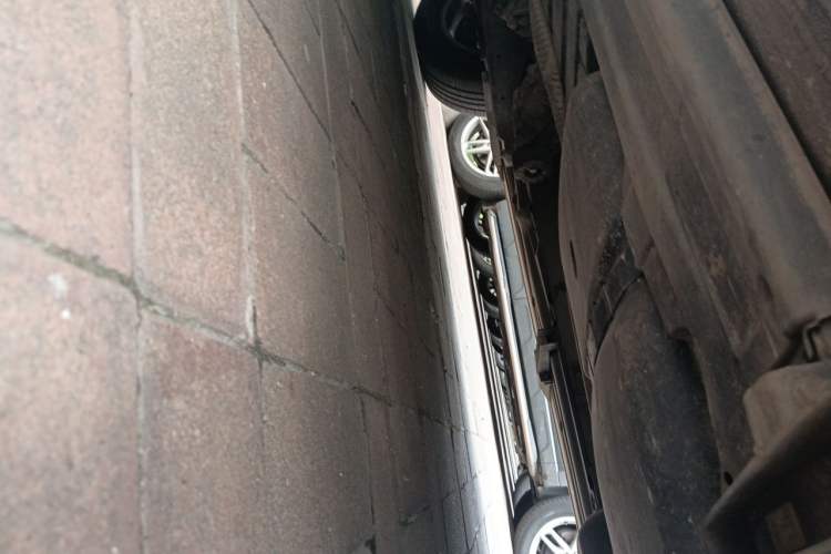 Used Volkswagen Touareg 2011 3.0 TDI Diesel Standard Version Chassis Rear Left