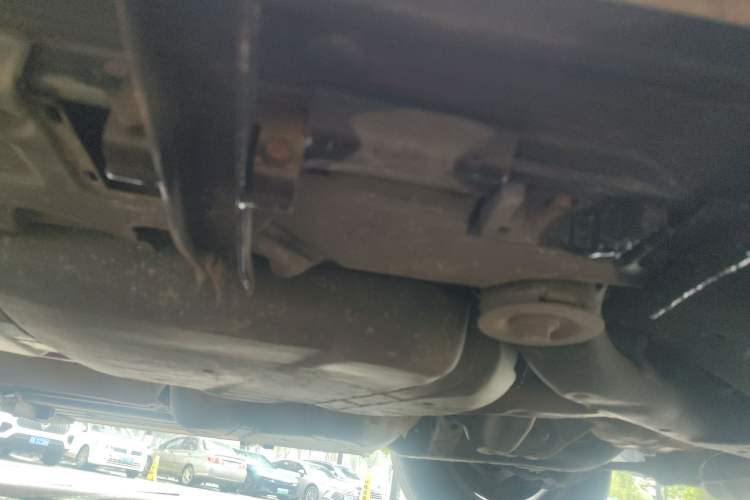 Used Volkswagen Touareg 2011 3.0 TDI Diesel Standard Version Chassis Rear Left