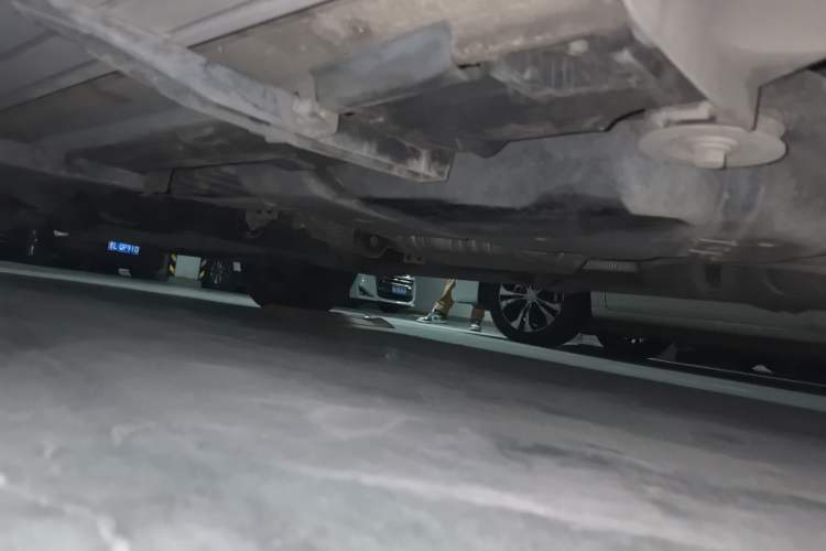 Used Volkswagen Touareg 2011 3.0 TSI Standard Version Chassis Rear Left