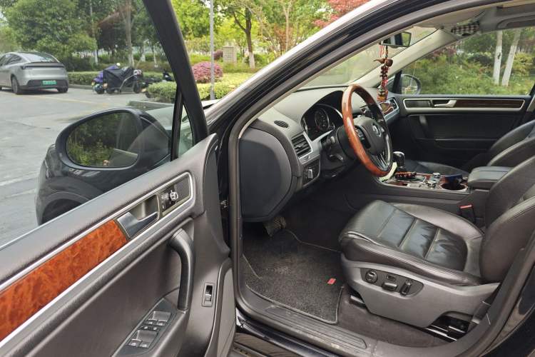 Used Volkswagen Touareg 2011 3.0 TSI Comfort Version Driver Seat