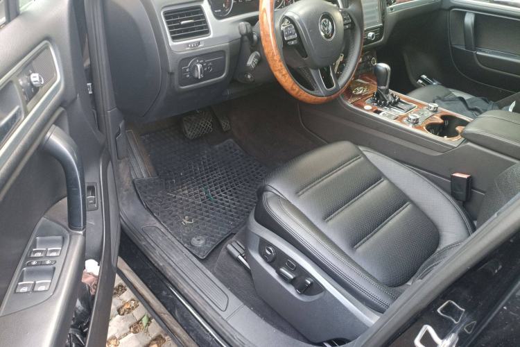 Used Volkswagen Touareg 2011 3.0 TDI Diesel Luxury Model Driver Seat